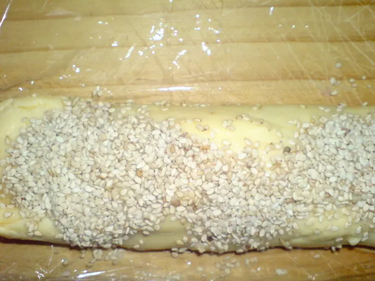 Сырный рулет из кураги и кунжута: шаг 6