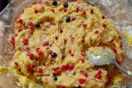 Смородиновые маффины с ореховой посыпкой: шаг 4