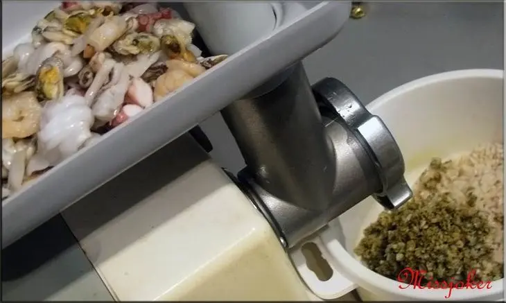 Морские ежики с творожно-апельсиновым соусом и рогаликами: шаг 3
