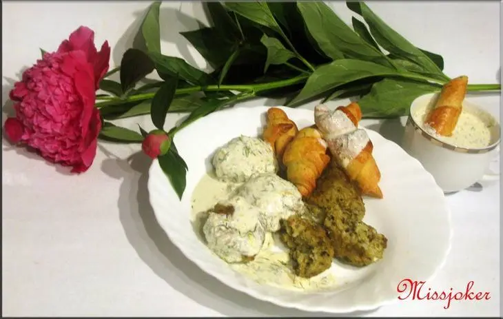 Морские ежики с творожно-апельсиновым соусом и рогаликами: шаг 6