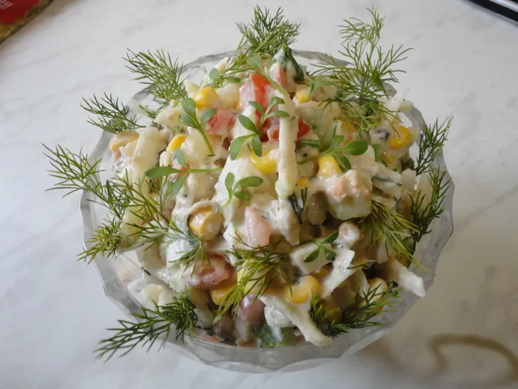 Рыбный салат с яблоком и овощами: шаг 1