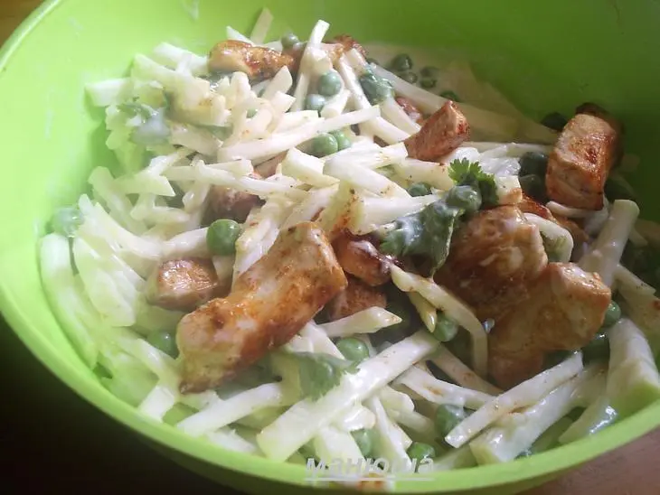 Кольраби с горошком и курицей: шаг 6