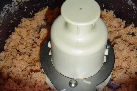 Тимбал из красной рыбы с икрой,креветками и сливочным сыром: шаг 3