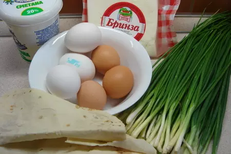 Низкокалорийный (ну почти:) ), полезный и очень простой пирожок с зеленым луком.: шаг 1