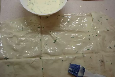 Низкокалорийный (ну почти:) ), полезный и очень простой пирожок с зеленым луком.: шаг 5