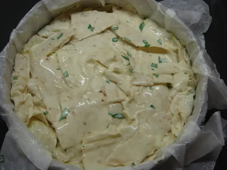 Низкокалорийный (ну почти:) ), полезный и очень простой пирожок с зеленым луком.: шаг 8