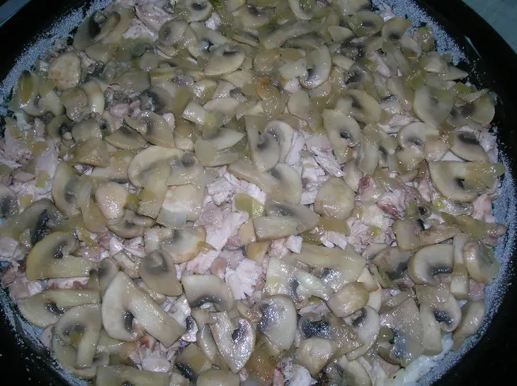 Запеканка " снежная", невероятно нежная, рисовая с грибами и курятиной: шаг 7
