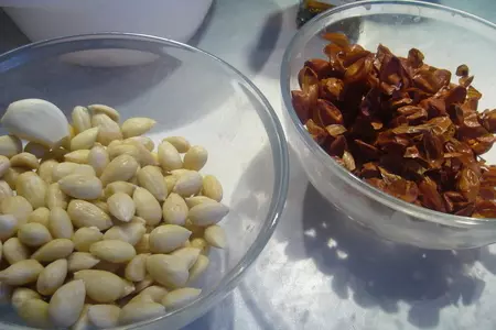 Холодный миндальный суп  "белый гаспачо - ajo blanco ": шаг 1
