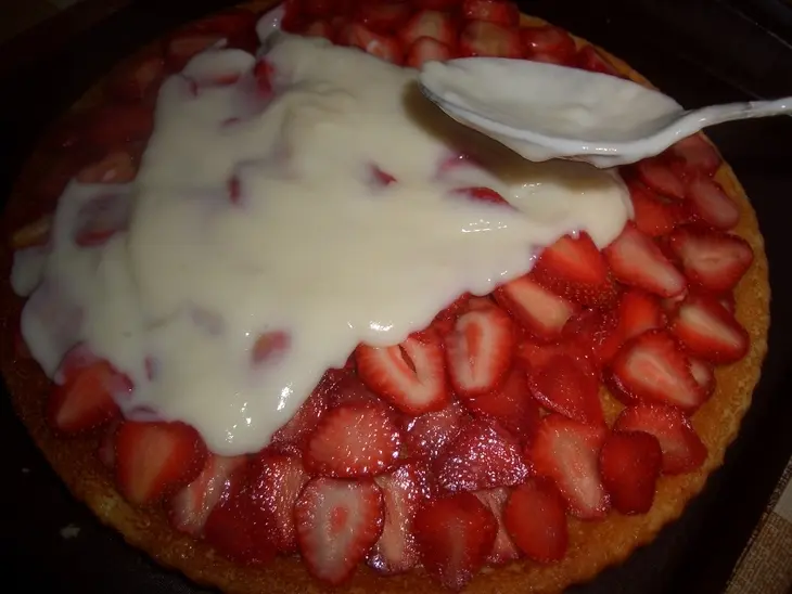 Пирог с клубникой "ко дню рождения": шаг 11