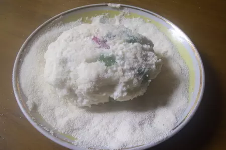 Медовые сырники с цукатами: шаг 3