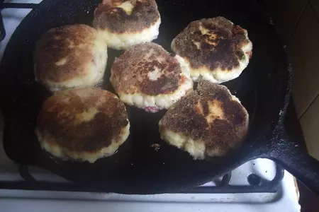 Медовые сырники с цукатами: шаг 4