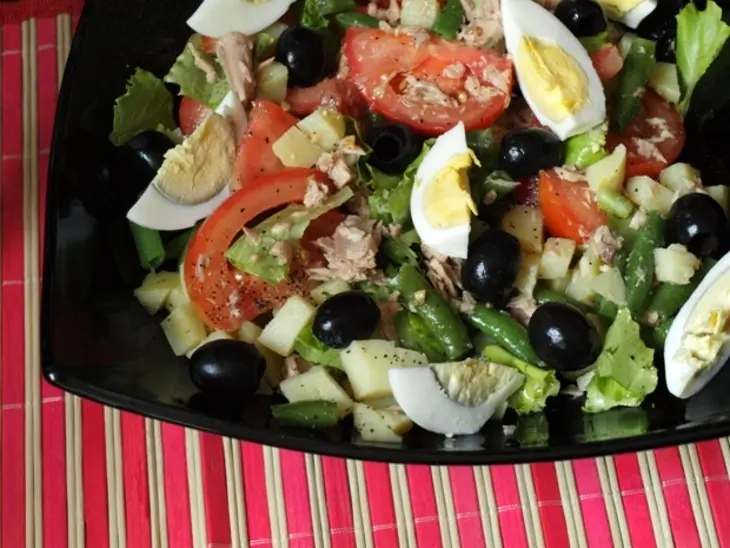 Салат с тунцом и  овощами.: шаг 6