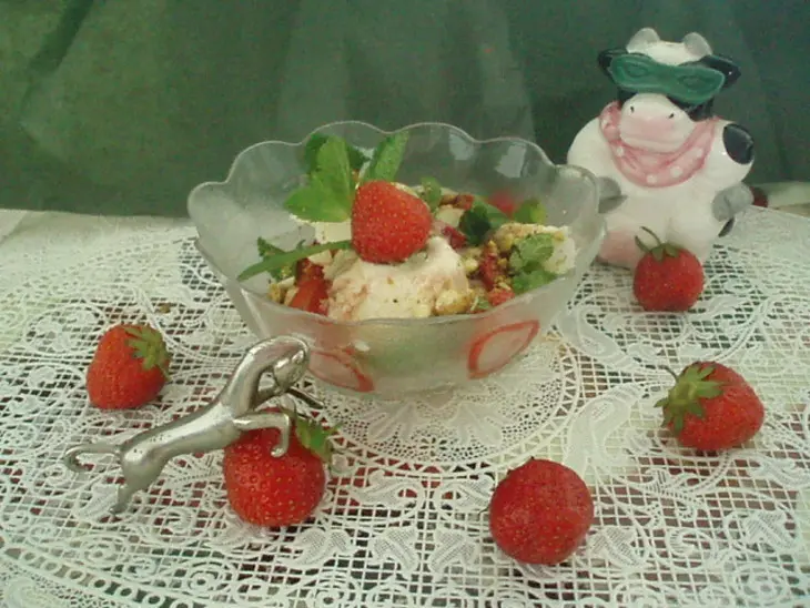 Холодный десерт с маринованной клубникой-мой ответ турецкому султану, ой, bratyury: шаг 3