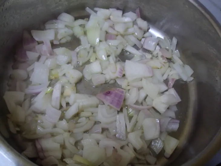 Зеленая фасоль, тушеная с помидорами: шаг 1