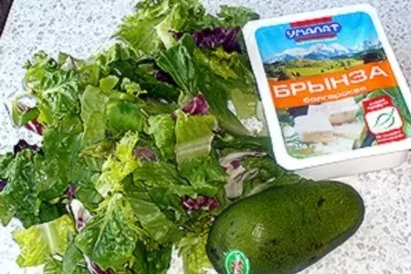 Салат из помидоров с брынзой: шаг 1