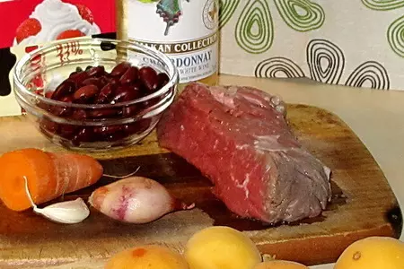 Филе говядины с абрикосами и соусом из красной фасоли: шаг 1