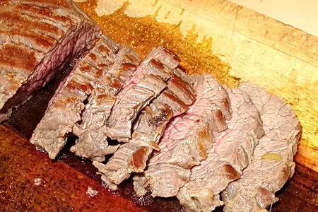 Филе говядины с абрикосами и соусом из красной фасоли: шаг 4