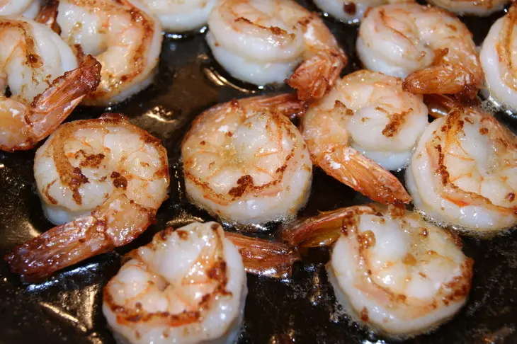 Паэлья с креветками и деревенскими колбасками: шаг 3
