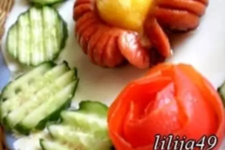 Быстрый завтрак или "ромашка" из сосиски: шаг 4