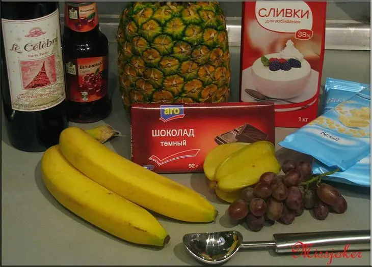 Шоколадно-фруктовое мороженое в ананасе: шаг 1