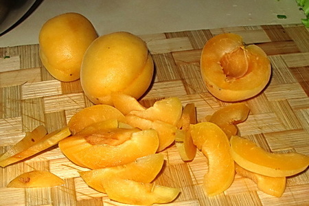 Салат из утиной грудки с абрикосами: шаг 1
