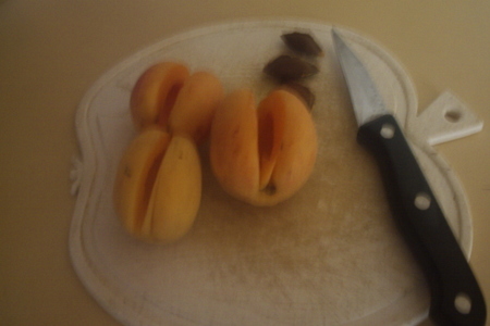 Фаршированные абрикосы в шоколаде: шаг 4