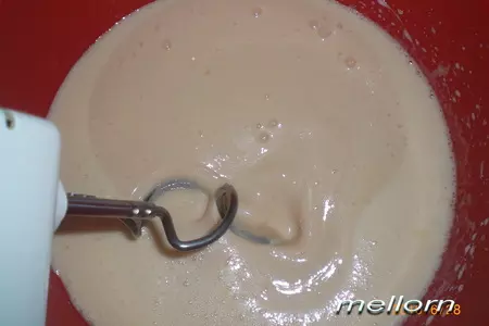Кексы на ряженке с курагой: шаг 2