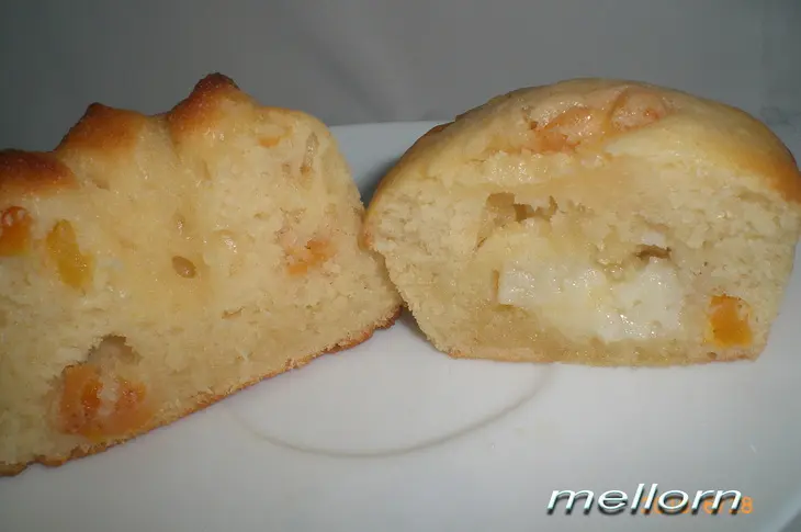 Кексы на ряженке с курагой: шаг 5