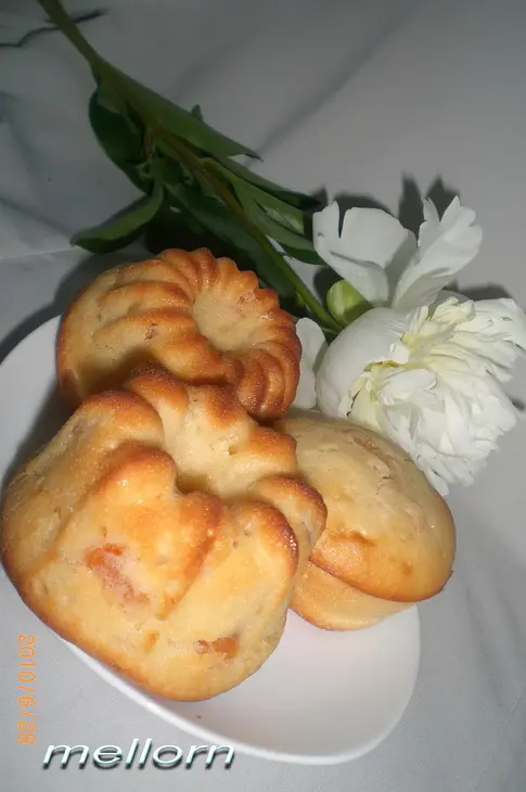 Кексы на ряженке с курагой: шаг 6