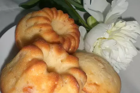 Кексы на ряженке с курагой: шаг 6