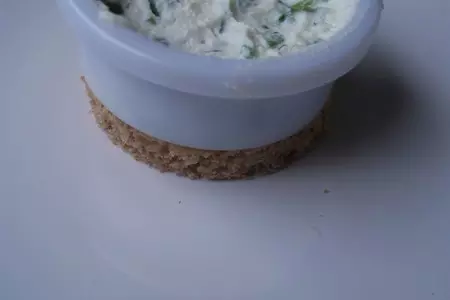Канапе с лососем и козьим сыром.: шаг 5