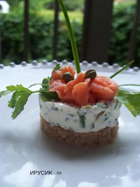 Канапе с лососем и козьим сыром.: шаг 7