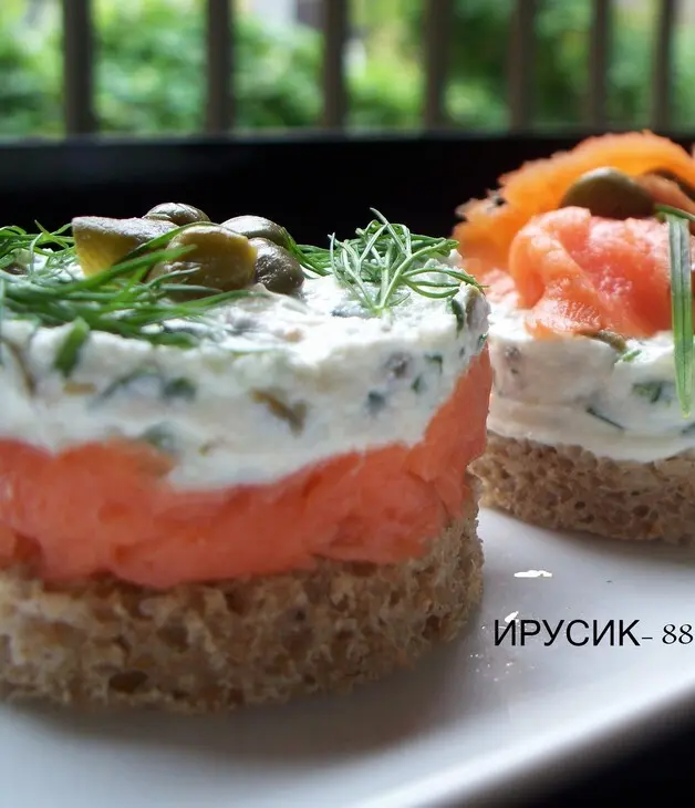 Канапе с лососем и козьим сыром.: шаг 9