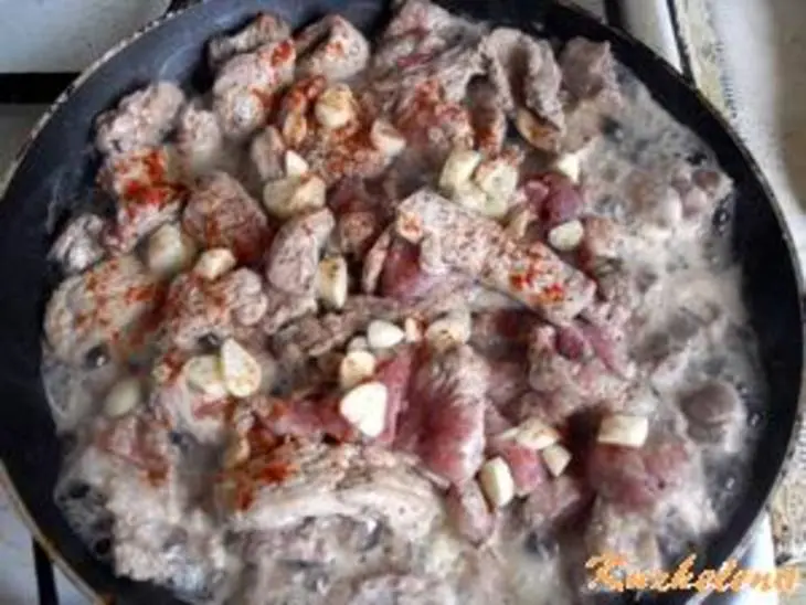 Свинина в пиве с овощами и ананасом: шаг 3