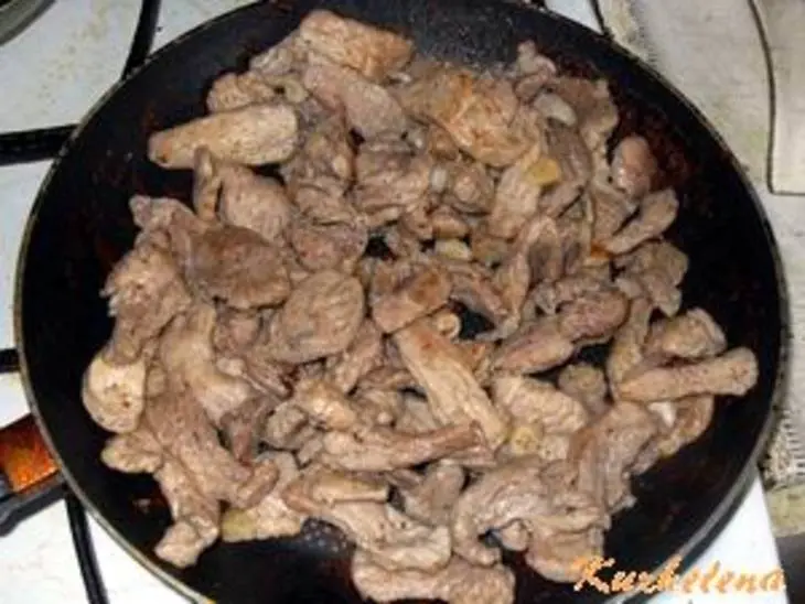 Свинина в пиве с овощами и ананасом: шаг 4