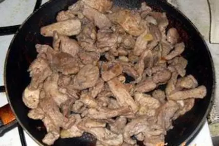 Свинина в пиве с овощами и ананасом: шаг 4