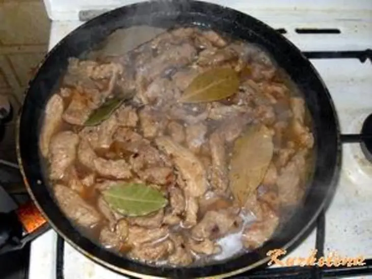 Свинина в пиве с овощами и ананасом: шаг 5