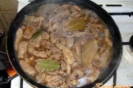 Свинина в пиве с овощами и ананасом: шаг 5