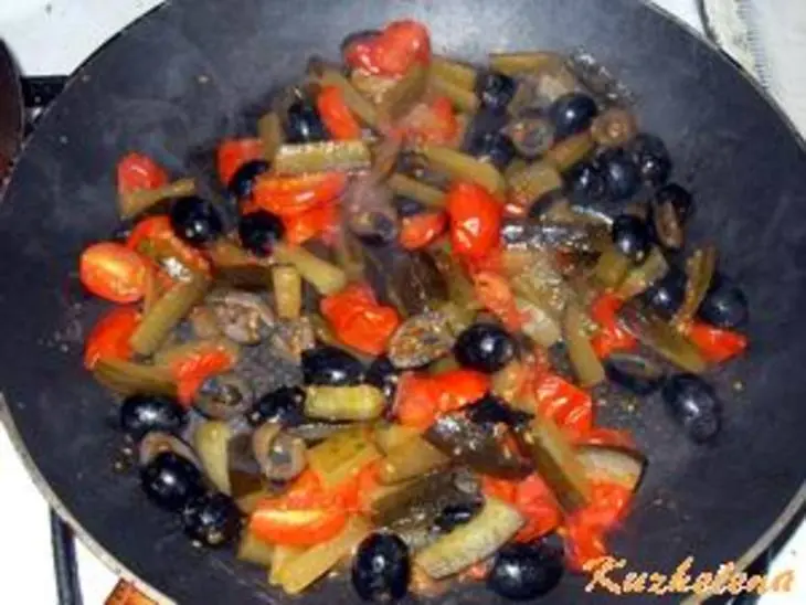 Свинина в пиве с овощами и ананасом: шаг 9