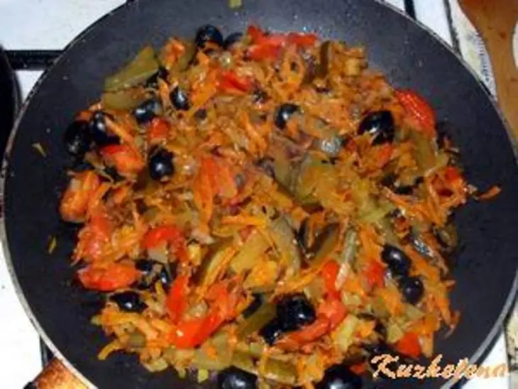 Свинина в пиве с овощами и ананасом: шаг 10