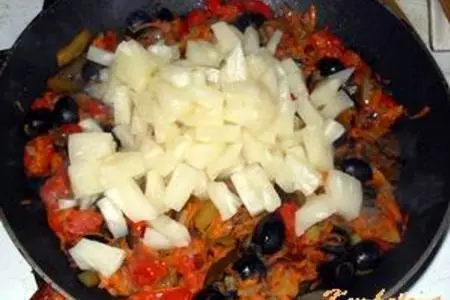 Свинина в пиве с овощами и ананасом: шаг 11