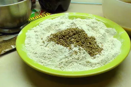 Хлеб ржаной с изюмом, на квасной закваске: шаг 6