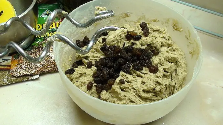 Хлеб ржаной с изюмом, на квасной закваске: шаг 8