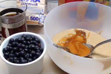 Медово-овсяные кексы с черной смородиной, на квасной закваске! полезное чаепитие!: шаг 3