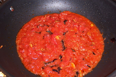 Классические спагетти с помидорами: шаг 2