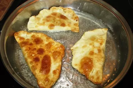 Чебуреки с маком и творогом по-белорусски: шаг 1