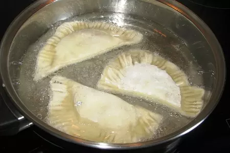 Чебуреки с маком и творогом по-белорусски: шаг 5