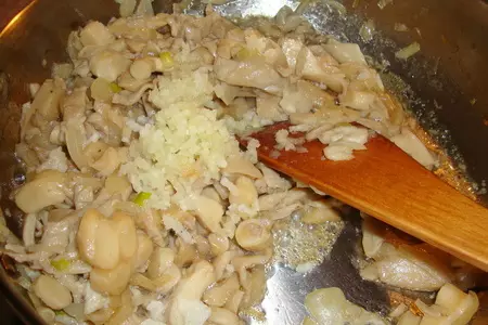 Кабачки с чесноком и  грибами: шаг 2
