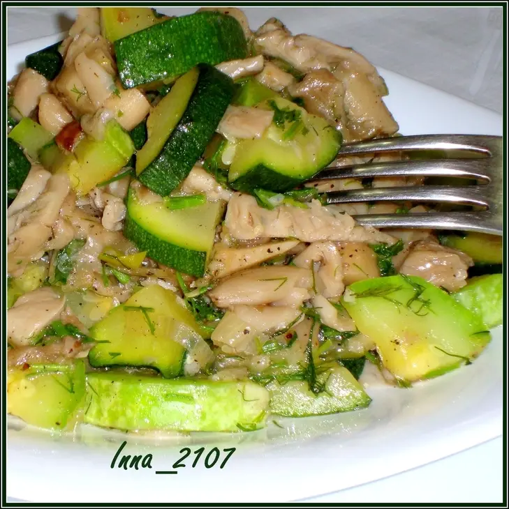 Кабачки с чесноком и  грибами: шаг 5