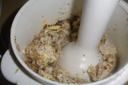 Две закуски для вечеринки. канапе с салатом и паштет из яиц со вкусом печени.: шаг 6